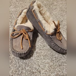 UGG Dakota Water resistant Suedu Slippers Womens Sz 5